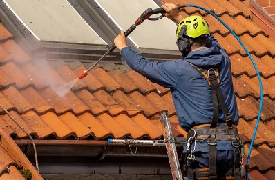 Démoussage et hydrofuge de toiture à Commana